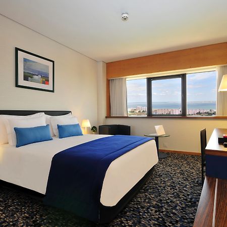 Ramada By Wyndham Lisbon Hotel Bagian luar foto