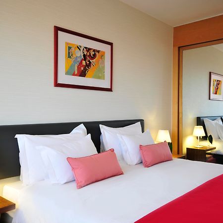 Ramada By Wyndham Lisbon Hotel Bagian luar foto