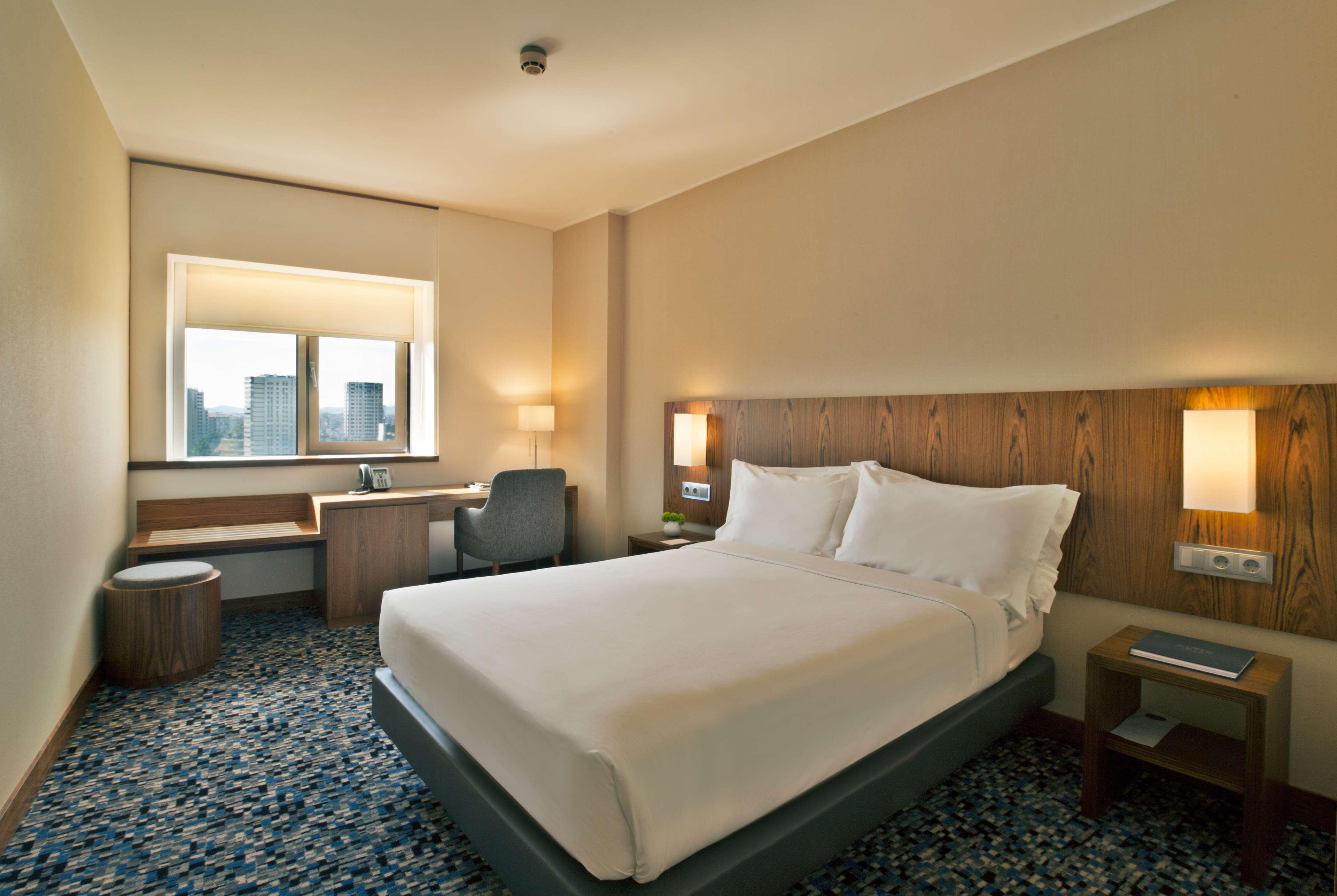 Ramada By Wyndham Lisbon Hotel Bagian luar foto