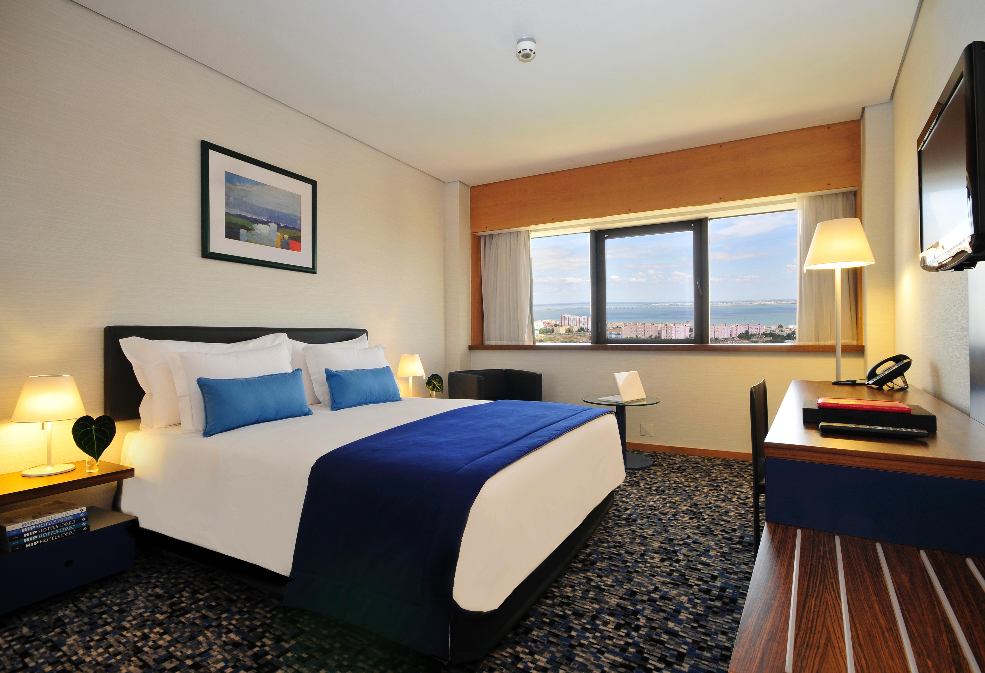 Ramada By Wyndham Lisbon Hotel Bagian luar foto