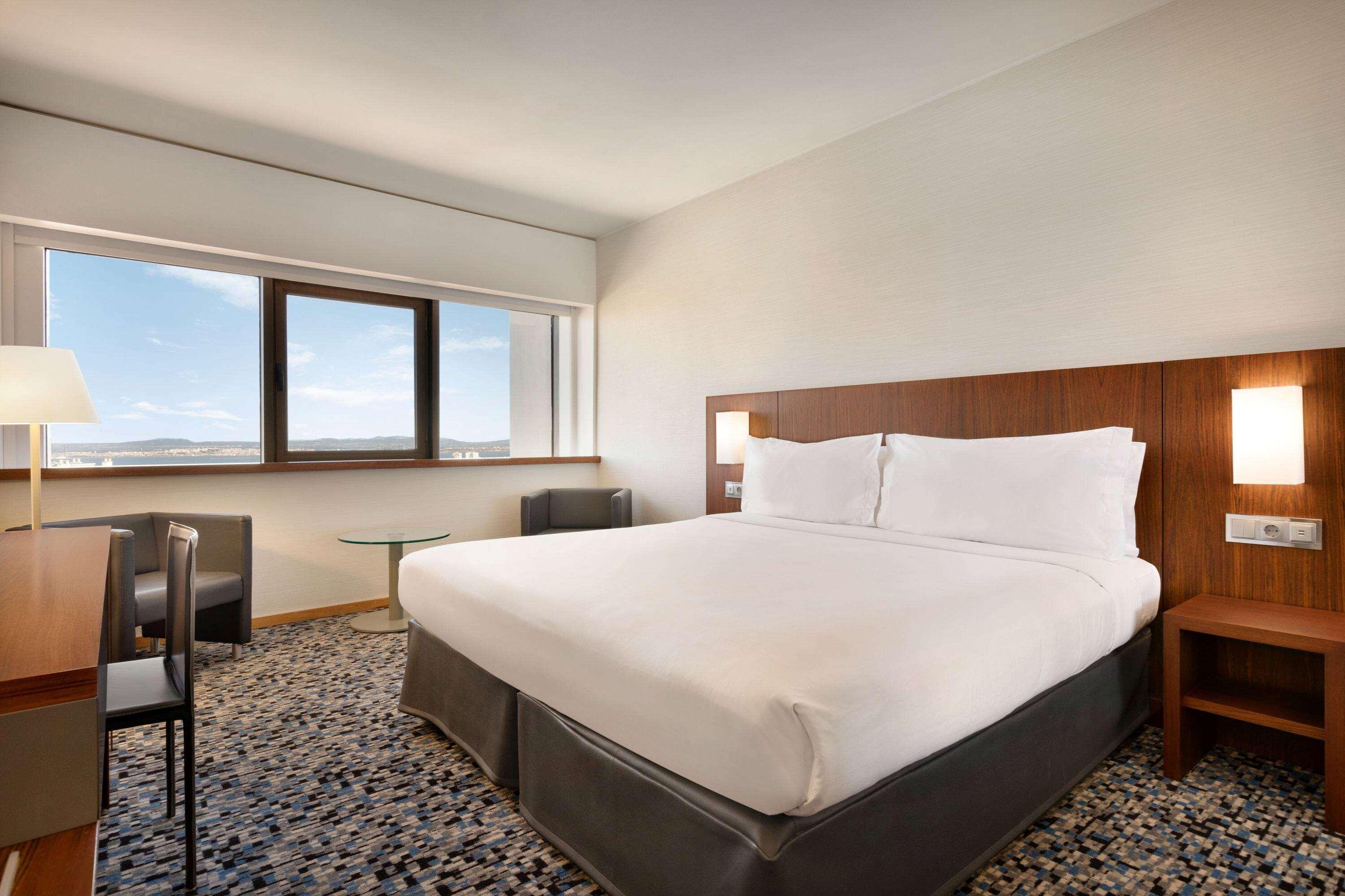 Ramada By Wyndham Lisbon Hotel Bagian luar foto