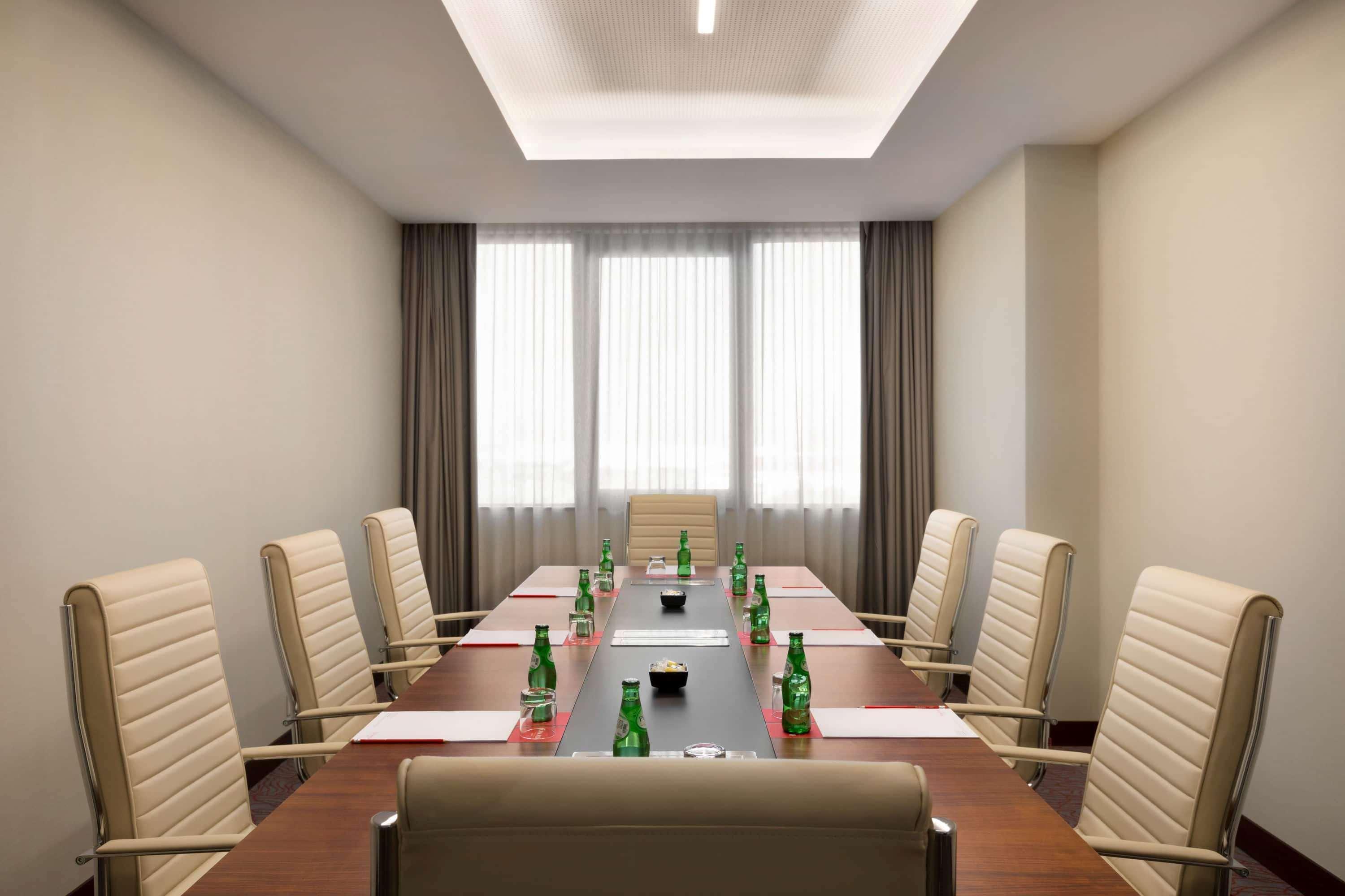 Ramada By Wyndham Lisbon Hotel Bagian luar foto