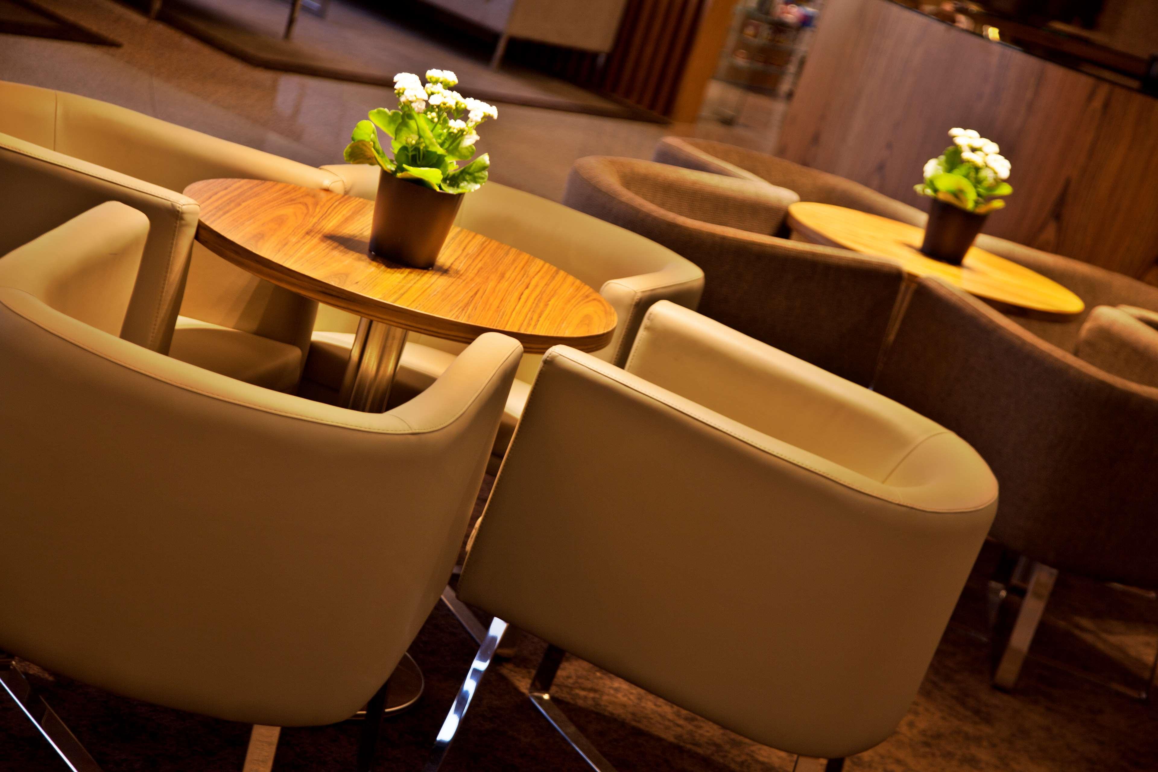 Ramada By Wyndham Lisbon Hotel Bagian luar foto