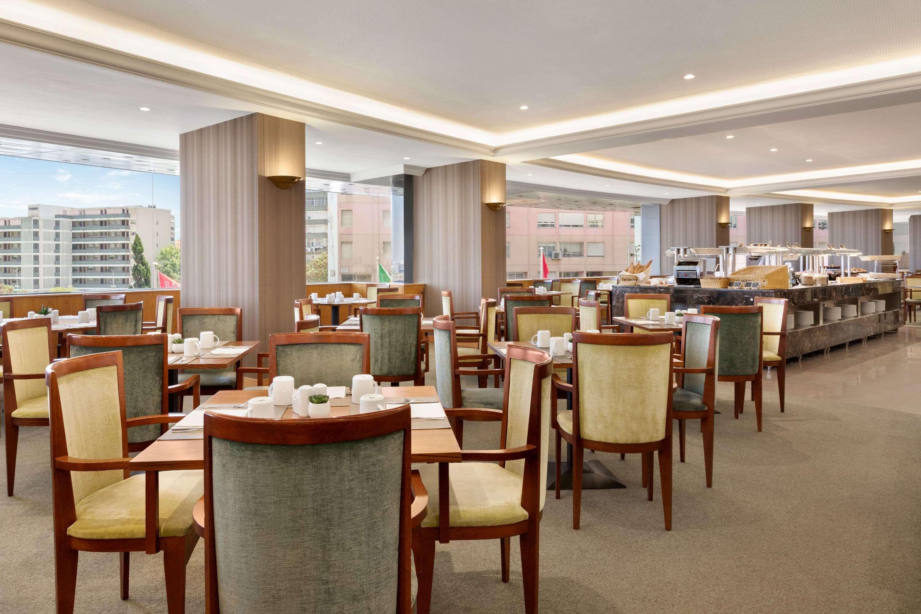 Ramada By Wyndham Lisbon Hotel Bagian luar foto
