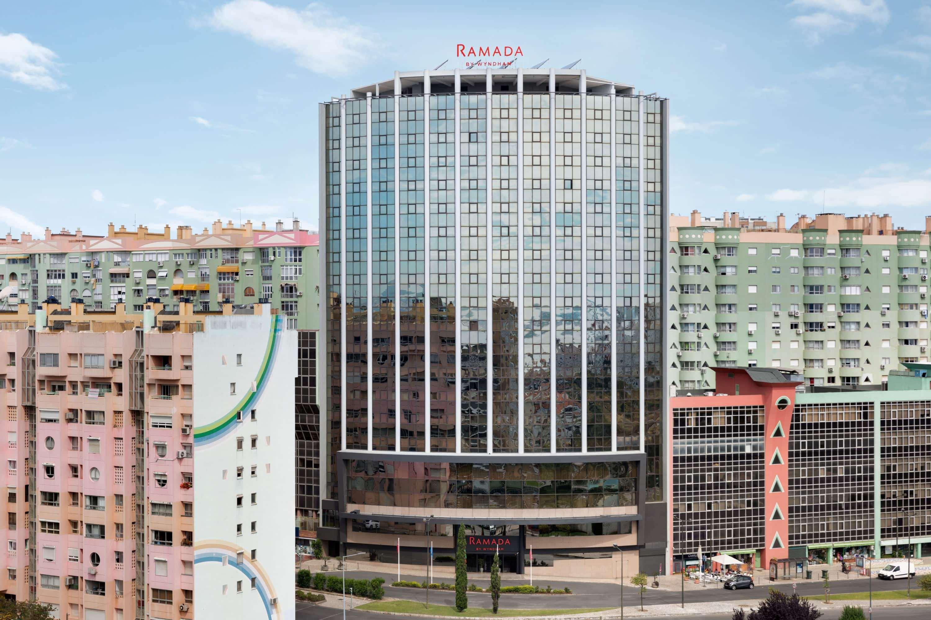 Ramada By Wyndham Lisbon Hotel Bagian luar foto