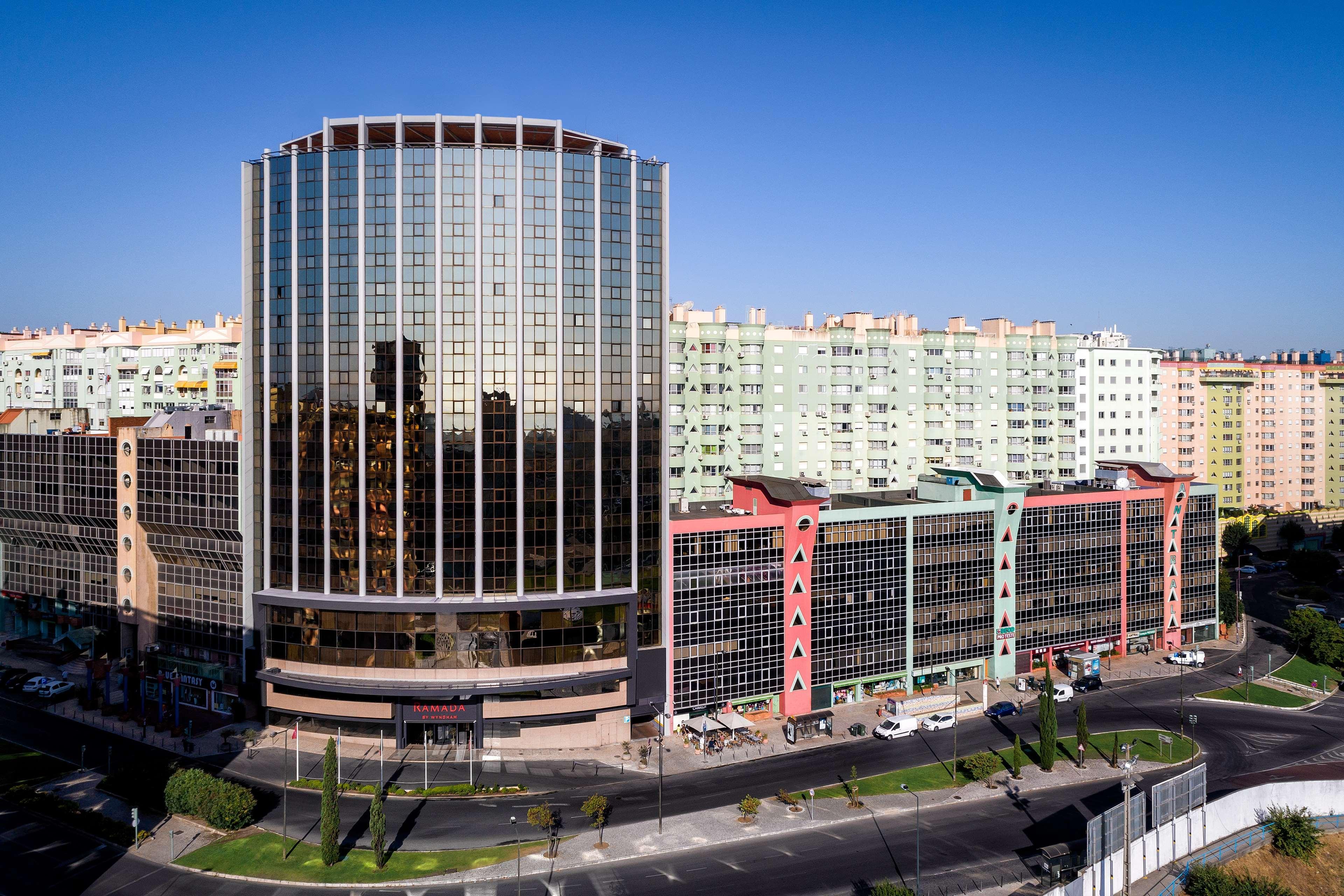 Ramada By Wyndham Lisbon Hotel Bagian luar foto