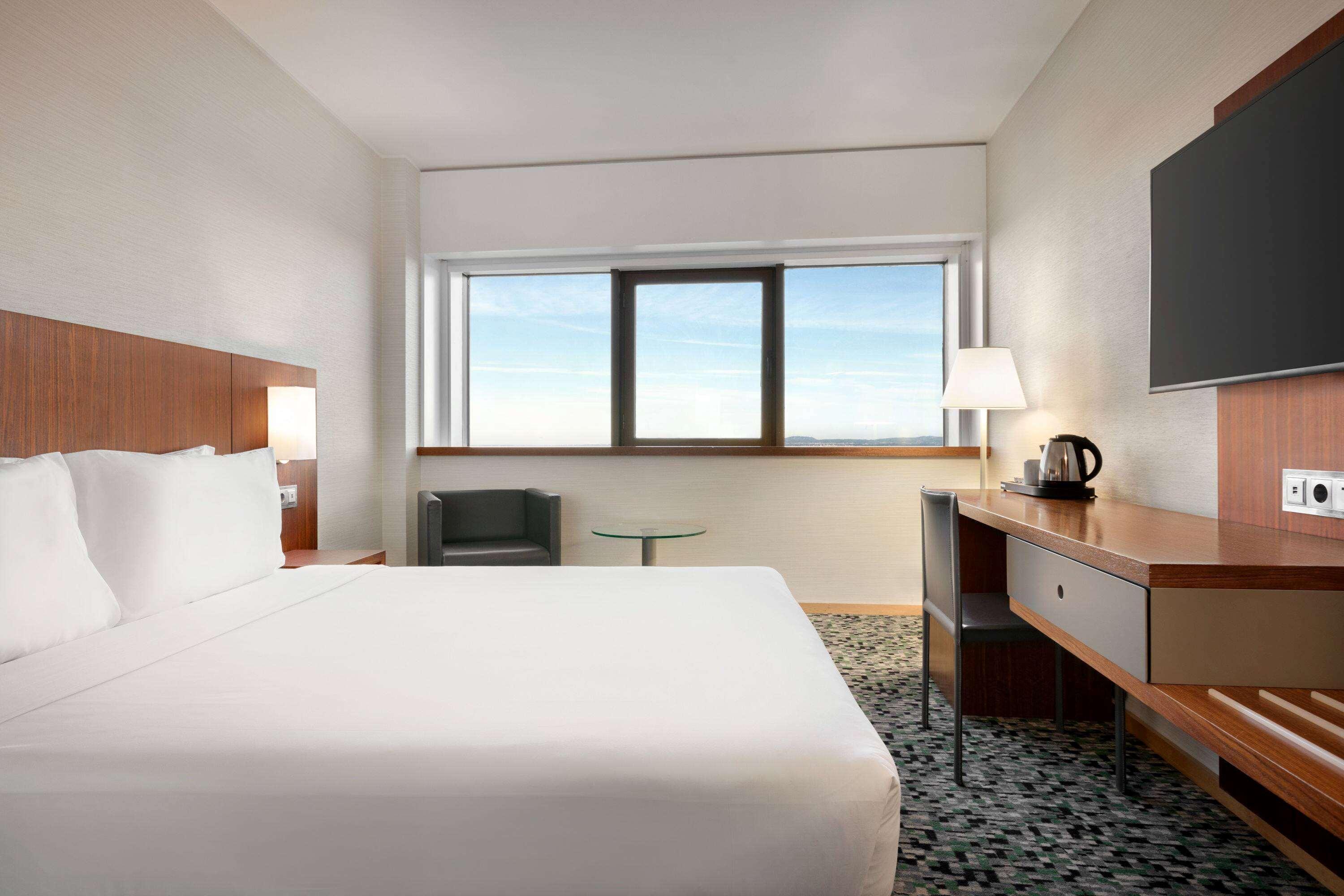 Ramada By Wyndham Lisbon Hotel Bagian luar foto