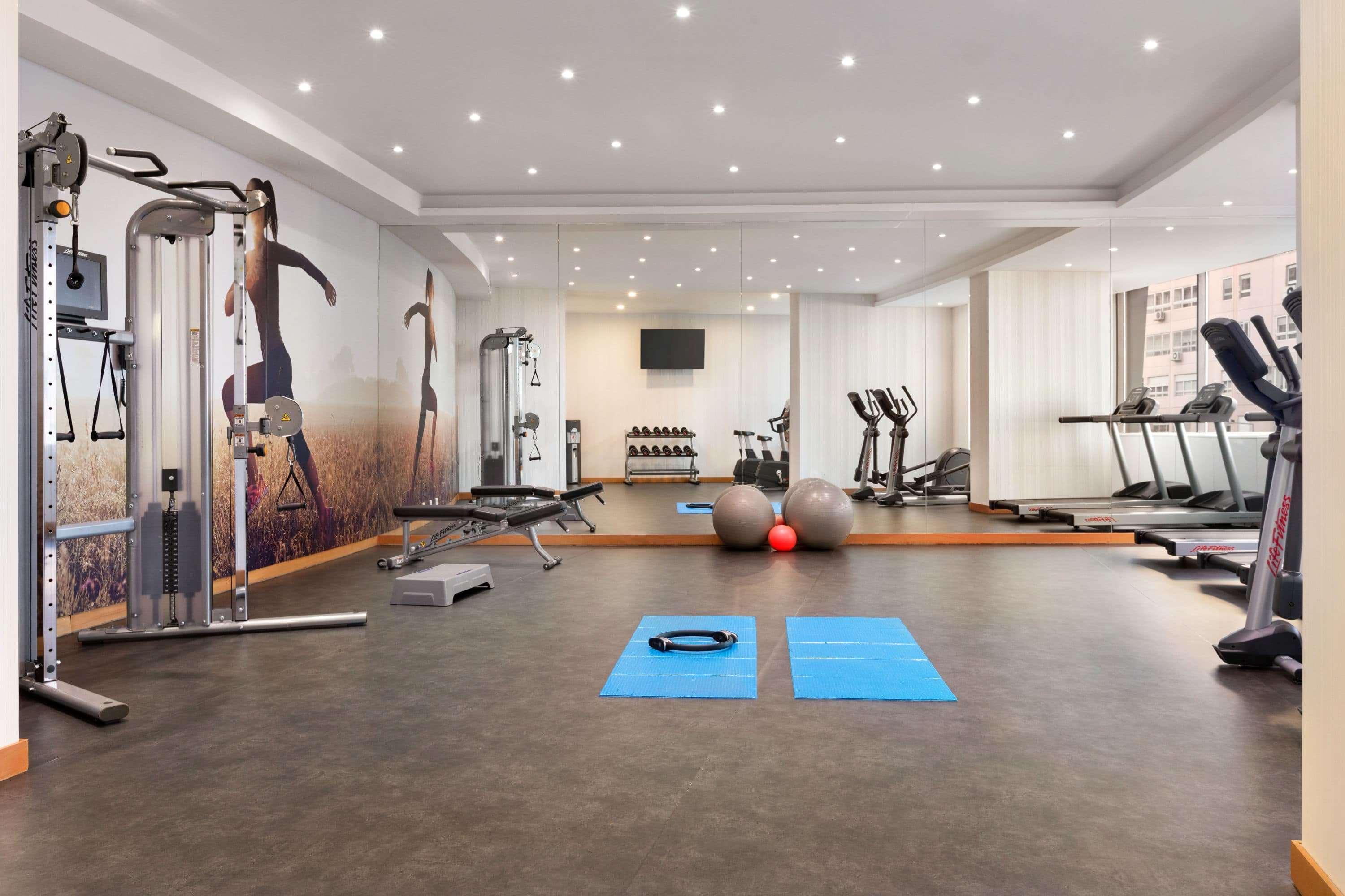 Ramada By Wyndham Lisbon Hotel Bagian luar foto