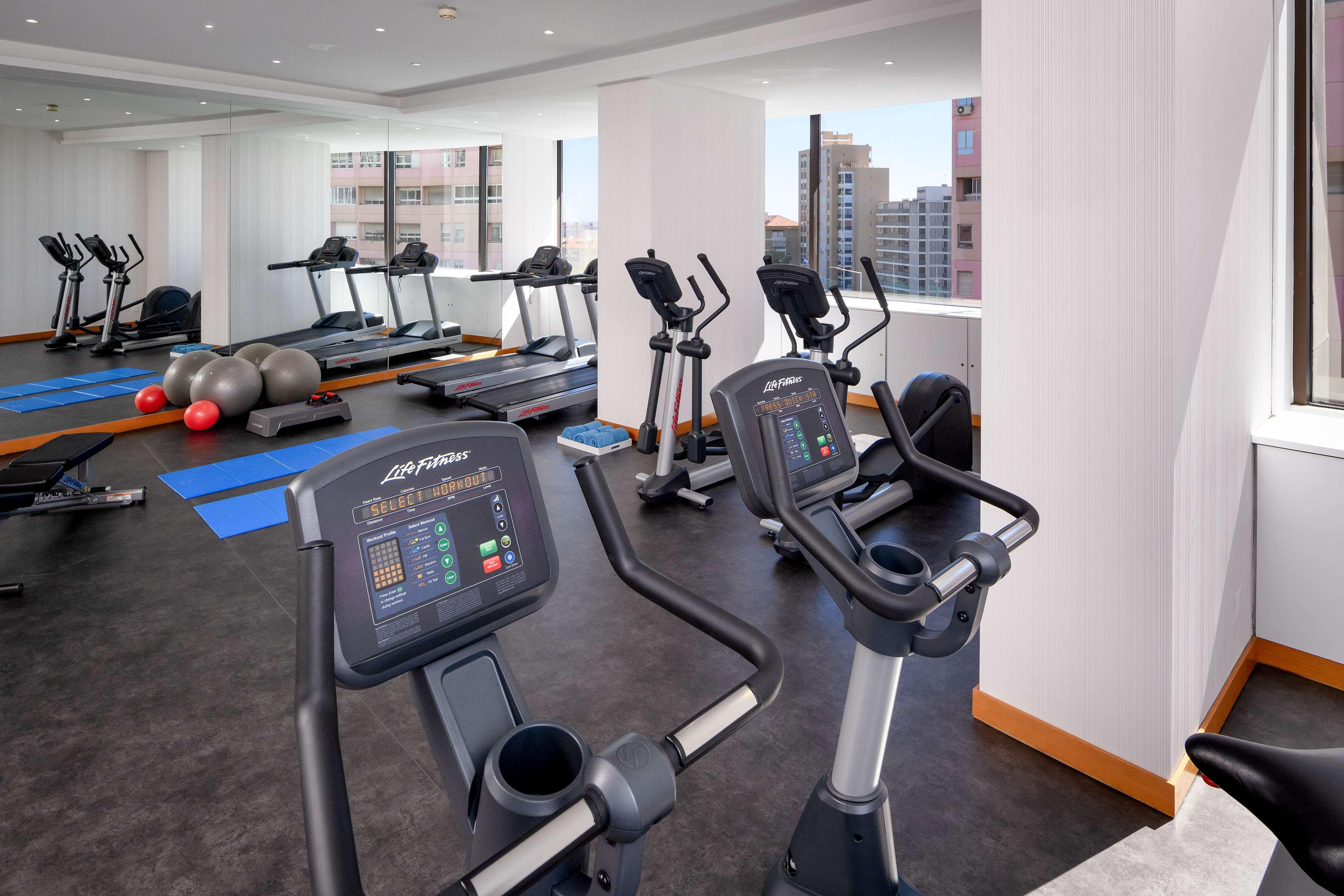 Ramada By Wyndham Lisbon Hotel Bagian luar foto