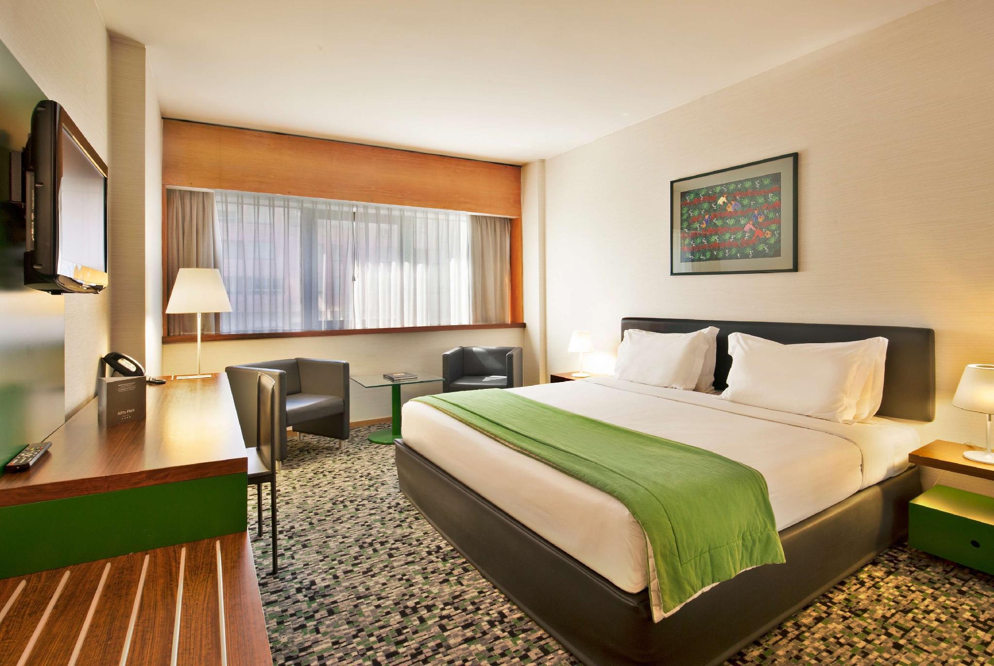 Ramada By Wyndham Lisbon Hotel Bagian luar foto