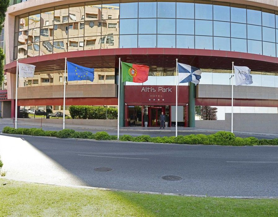 Ramada By Wyndham Lisbon Hotel Bagian luar foto