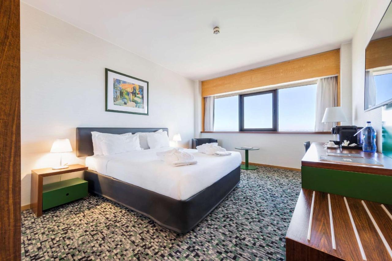 Ramada By Wyndham Lisbon Hotel Bagian luar foto
